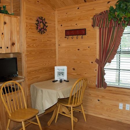 Medina Lake Camping Resort Cabin 3 Lakehills Dış mekan fotoğraf