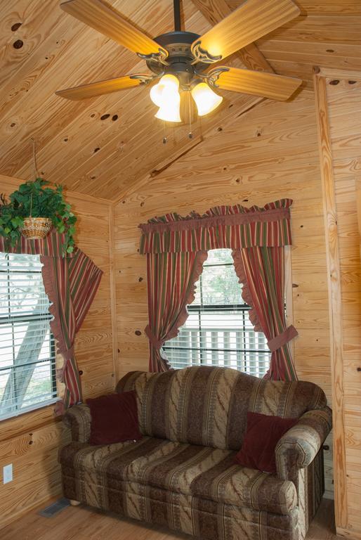 Medina Lake Camping Resort Cabin 3 Lakehills Dış mekan fotoğraf